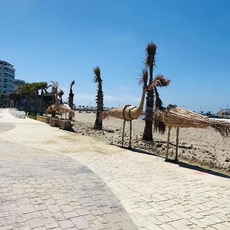 The Place Apartments, Qerret