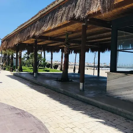 The Place Apartments, Qerret
