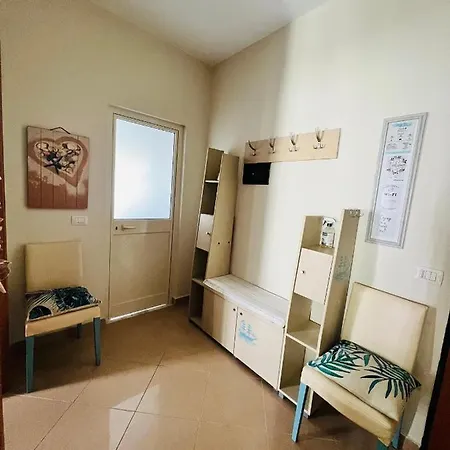 The Place Apartments, Qerret *